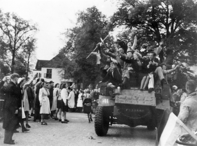 835767 Afbeelding van een armoured car van het 49th Reconnaissance Regiment (Polar Bears) op een onbekende locatie, ...